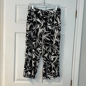 Reitmans Black and White Floral Capris